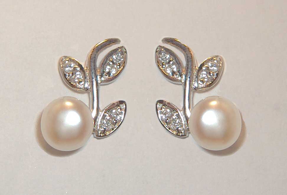 Fresh water pearl flower earrings